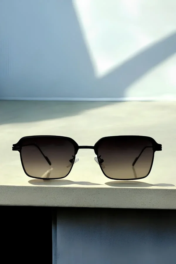 نظارات شمسية مربعة UV400 – إطار معدني بعدسات باللونين الأسود والبني - الصورة 3