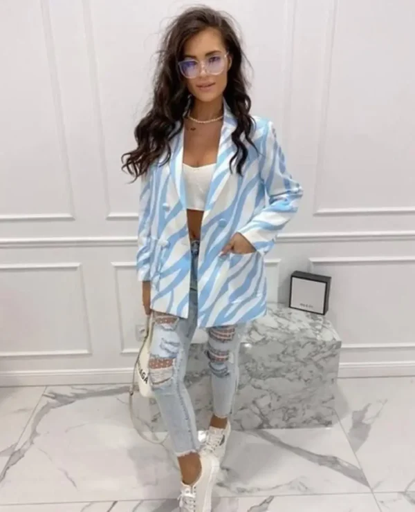 بليزر نسائي بطباعة الزبرّة — قطعة جريئة تزيِّن إطلالتك بالأناقة - الصورة 3