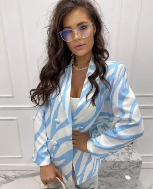 بليزر نسائي بطباعة الزبرّة — قطعة جريئة تزيِّن إطلالتك بالأناقة - الصورة 4